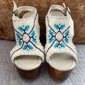 NEVER WORN MADISON HARDING WOOD PLATFORM SANDALS 7